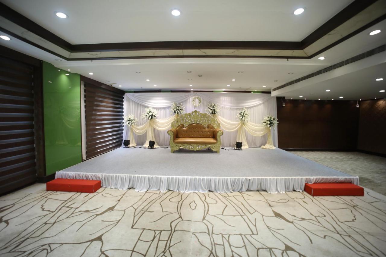 The Byke Suraj Plaza Pure Veg, Thane Exteriör bild