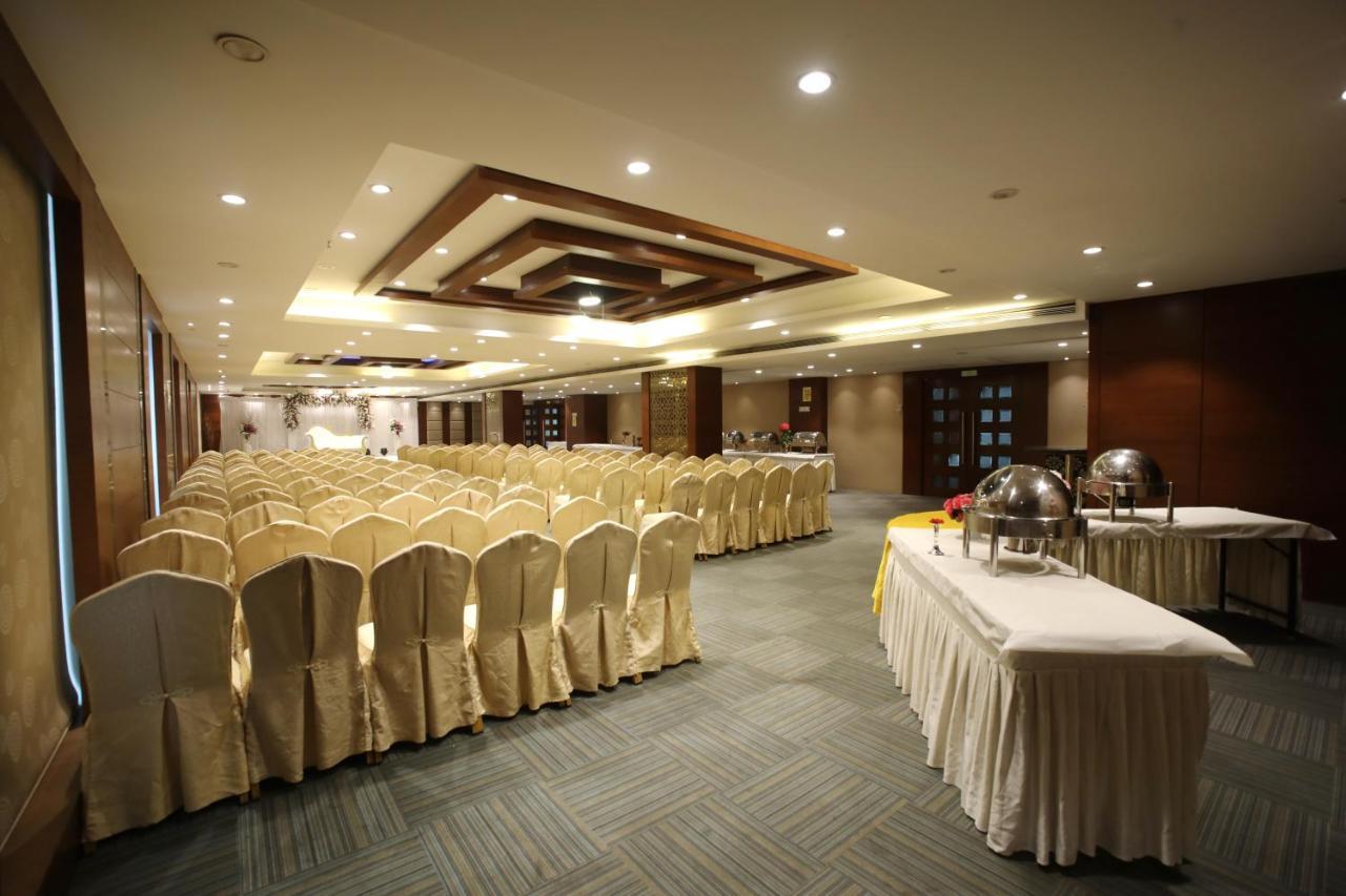 The Byke Suraj Plaza Pure Veg, Thane Exteriör bild