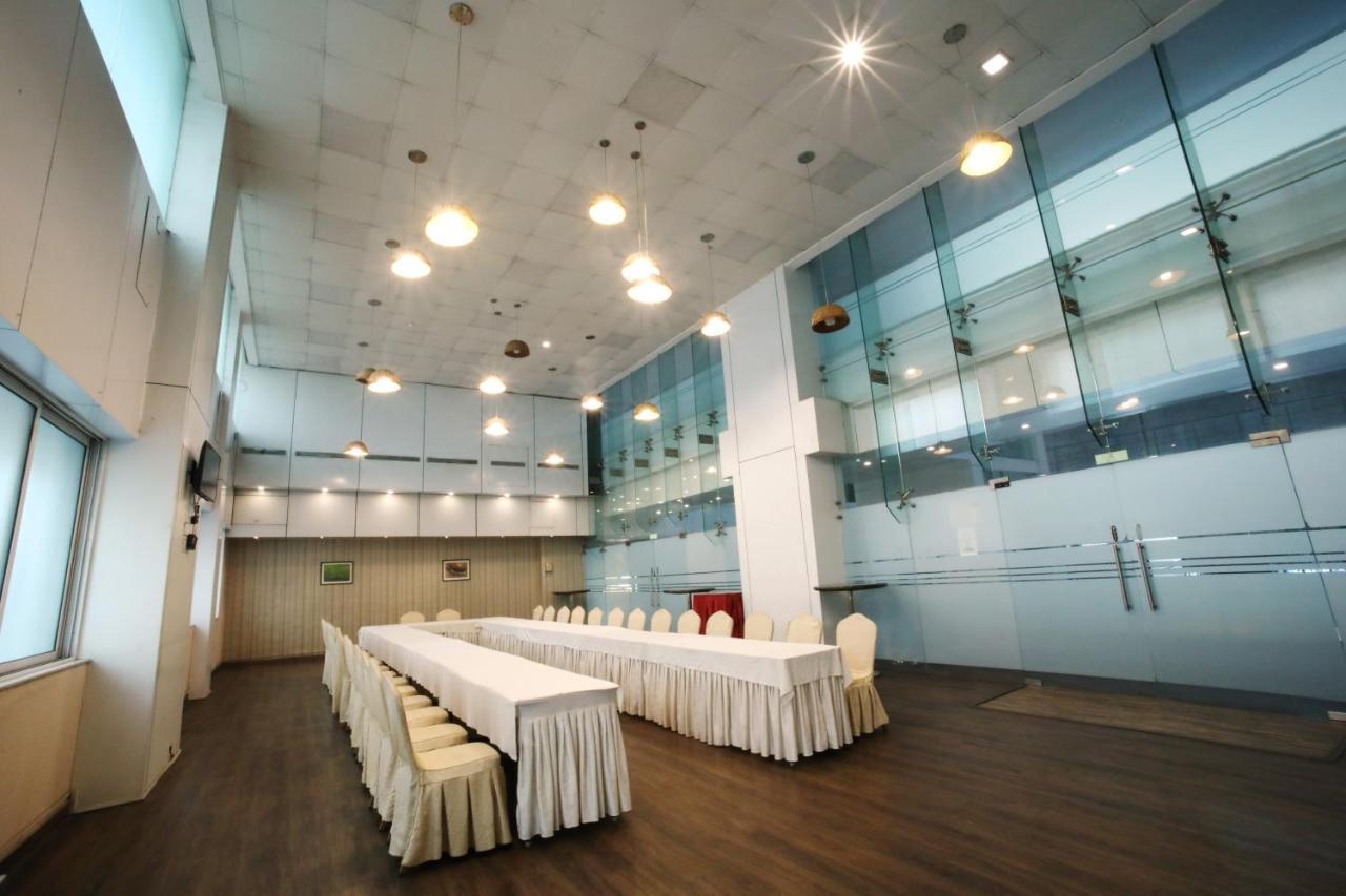 The Byke Suraj Plaza Pure Veg, Thane Exteriör bild