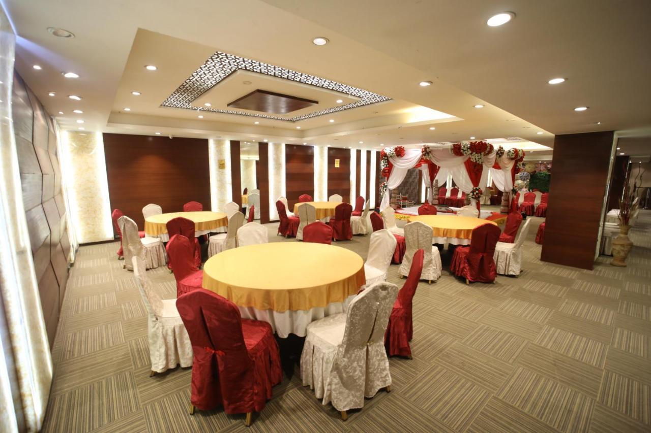 The Byke Suraj Plaza Pure Veg, Thane Exteriör bild