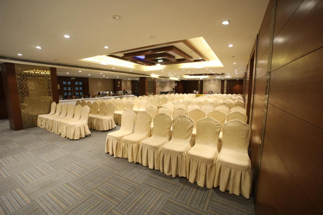 The Byke Suraj Plaza Pure Veg, Thane Exteriör bild