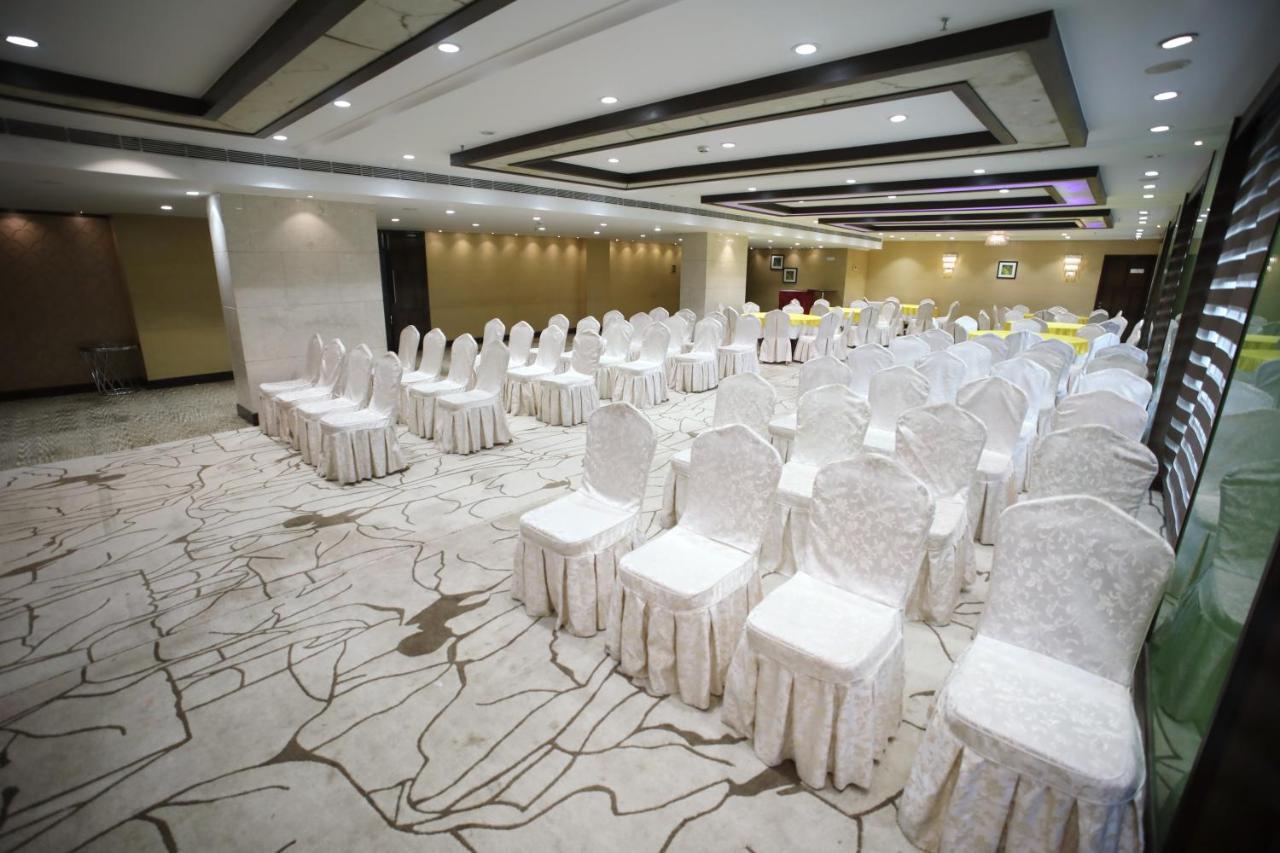 The Byke Suraj Plaza Pure Veg, Thane Exteriör bild