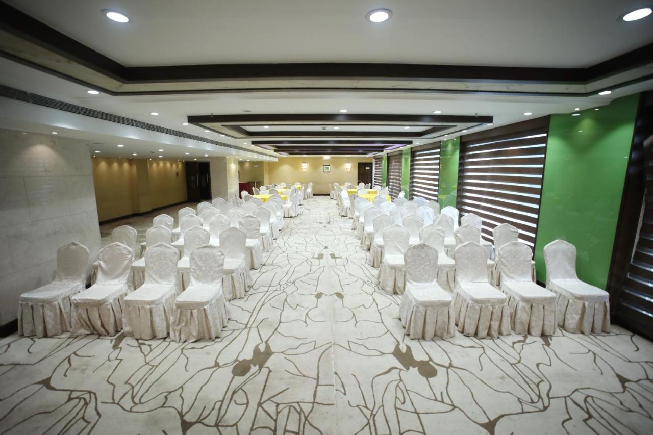 The Byke Suraj Plaza Pure Veg, Thane Exteriör bild