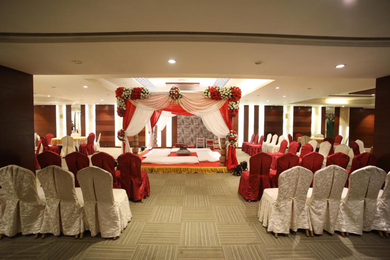 The Byke Suraj Plaza Pure Veg, Thane Exteriör bild