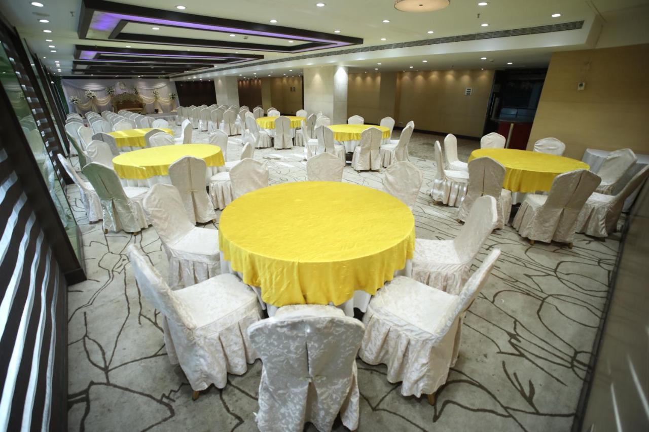 The Byke Suraj Plaza Pure Veg, Thane Exteriör bild