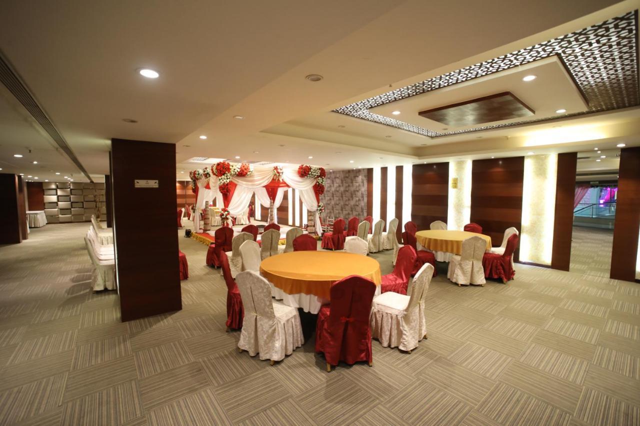 The Byke Suraj Plaza Pure Veg, Thane Exteriör bild