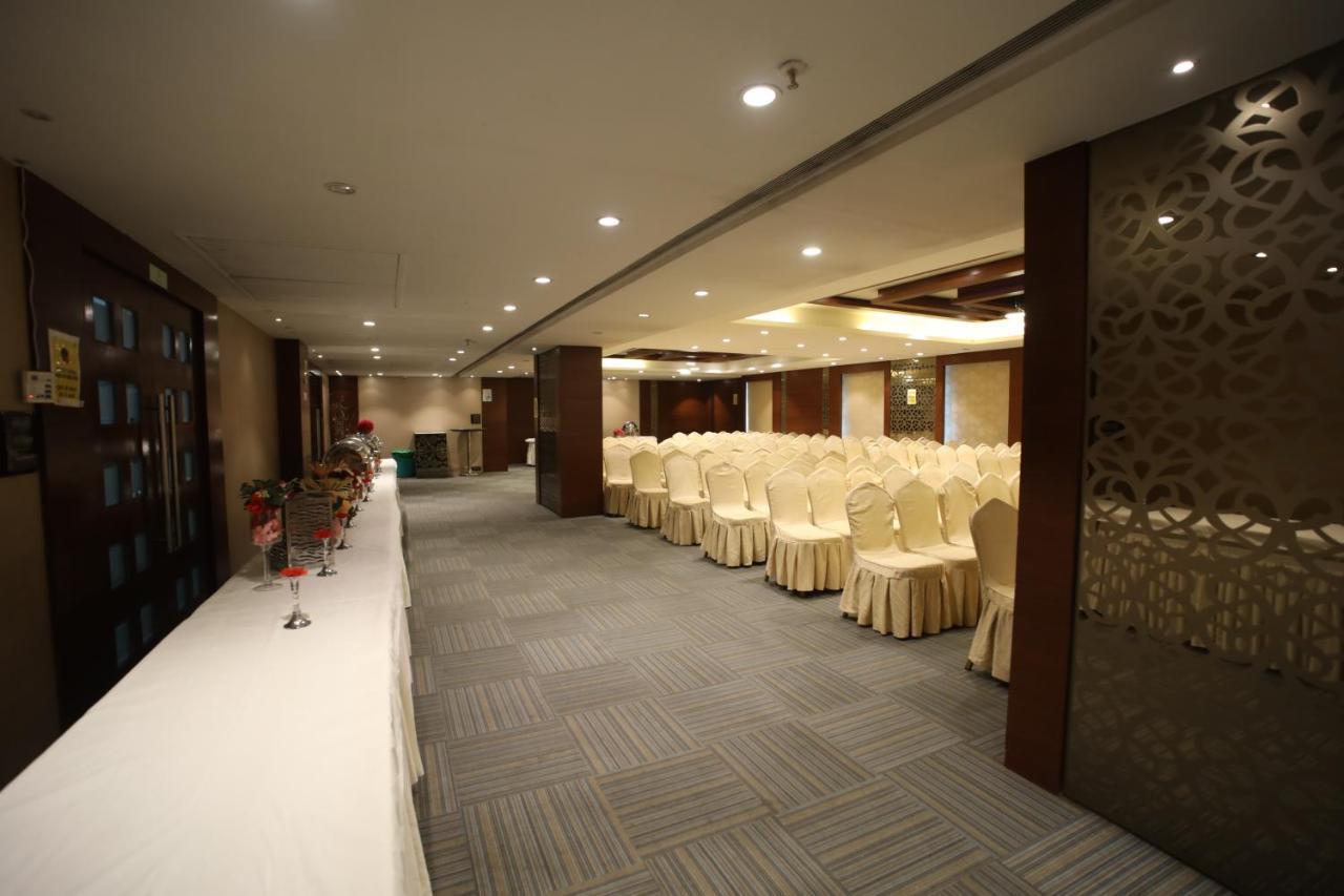 The Byke Suraj Plaza Pure Veg, Thane Exteriör bild