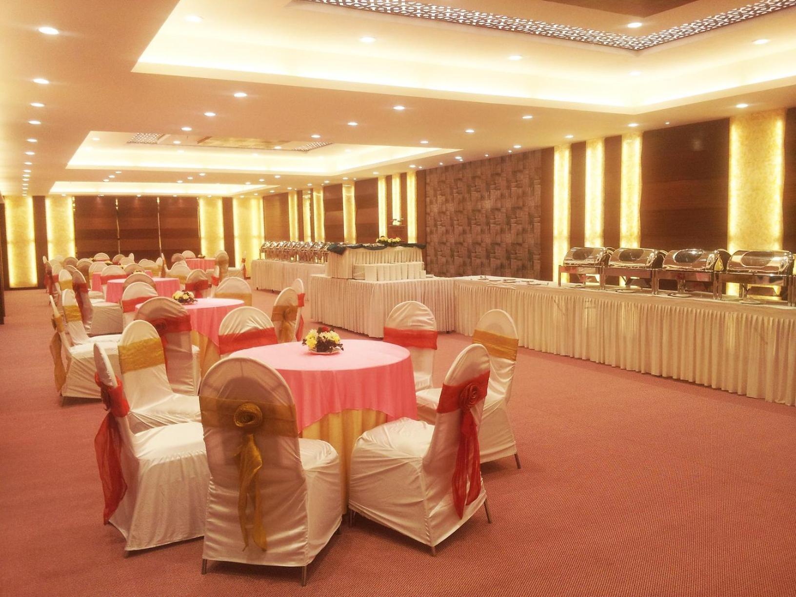 The Byke Suraj Plaza Pure Veg, Thane Exteriör bild