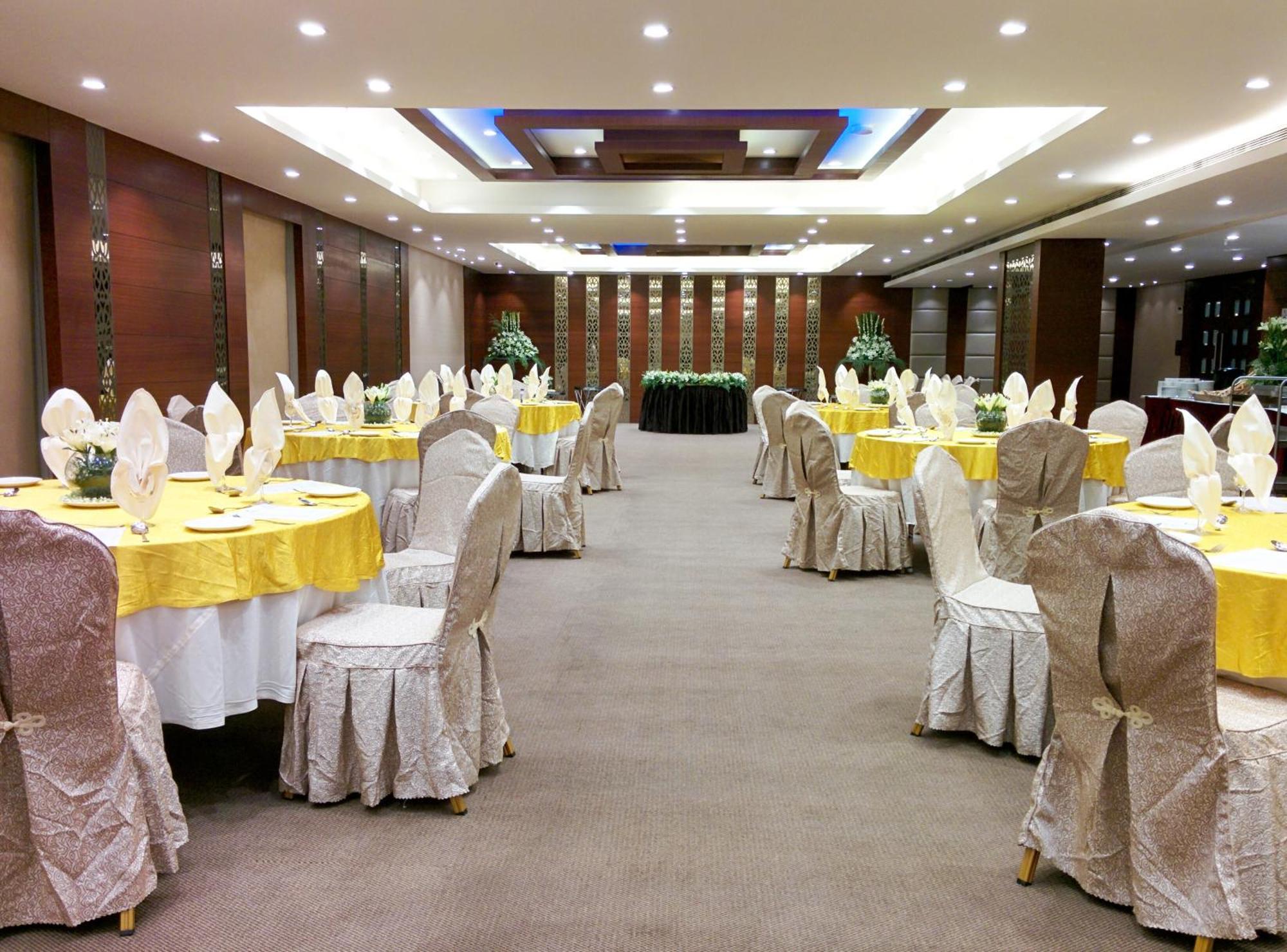 The Byke Suraj Plaza Pure Veg, Thane Exteriör bild