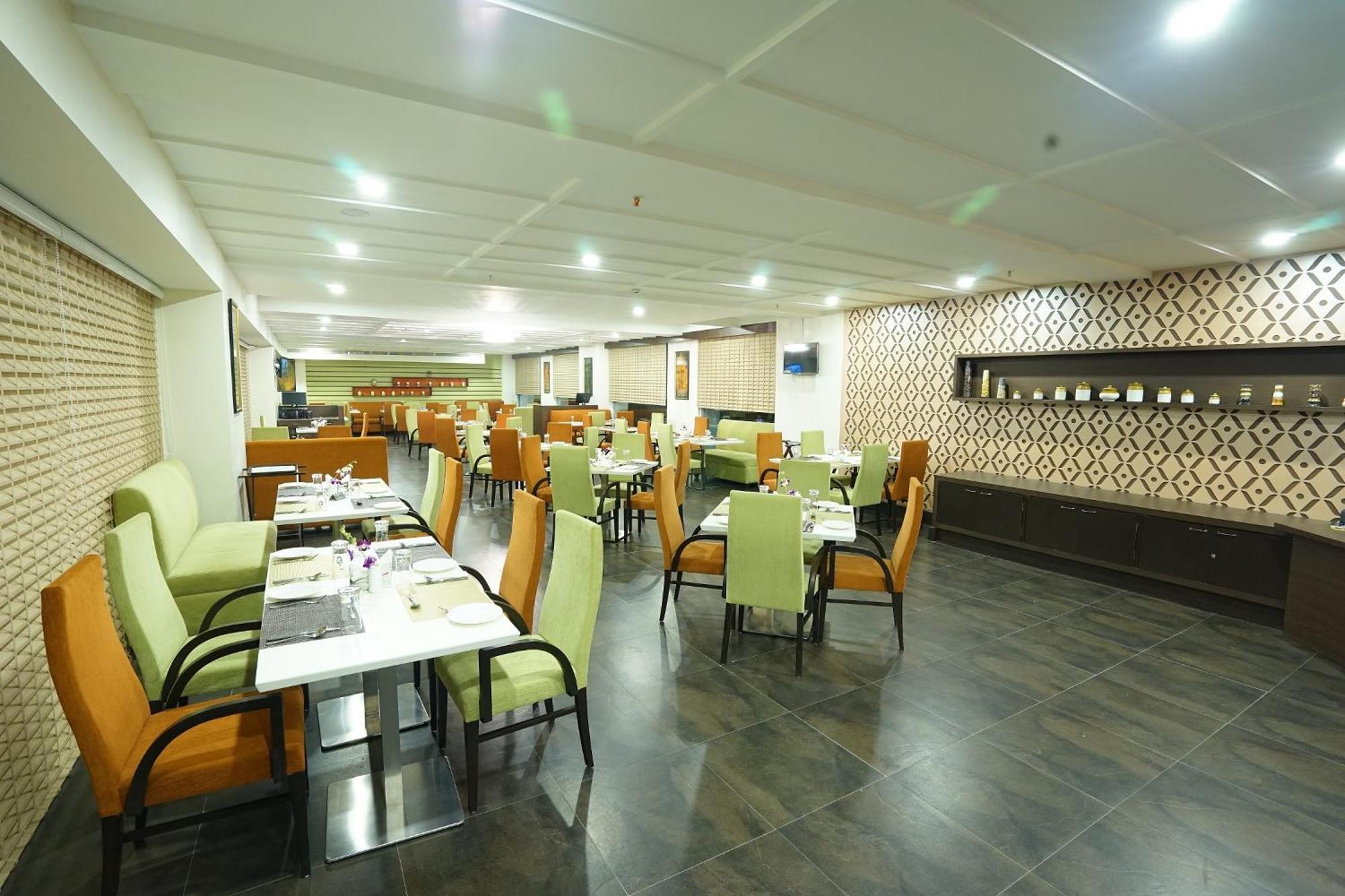 The Byke Suraj Plaza Pure Veg, Thane Exteriör bild