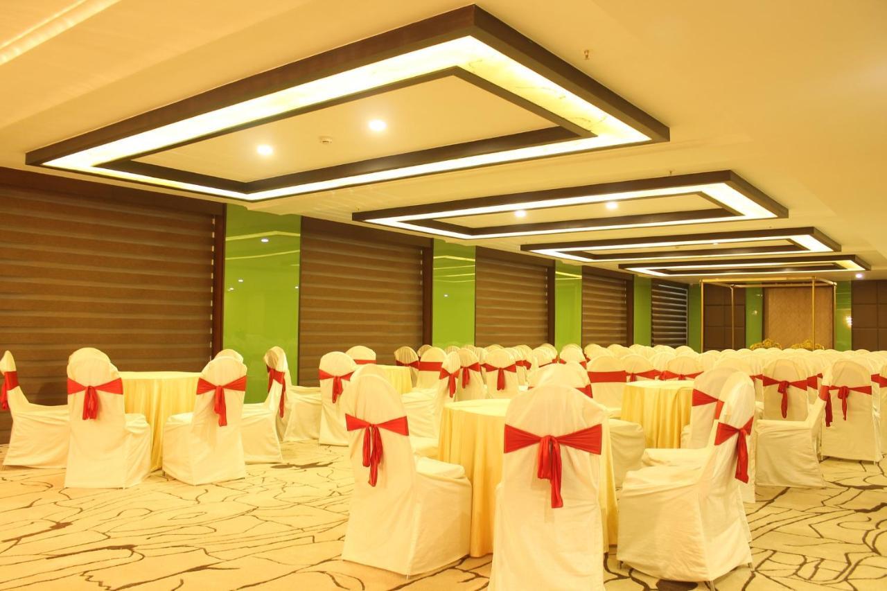 The Byke Suraj Plaza Pure Veg, Thane Exteriör bild